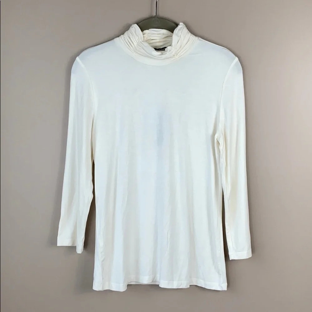 NWT Chelsea & Theodore cream turtleneck sz med